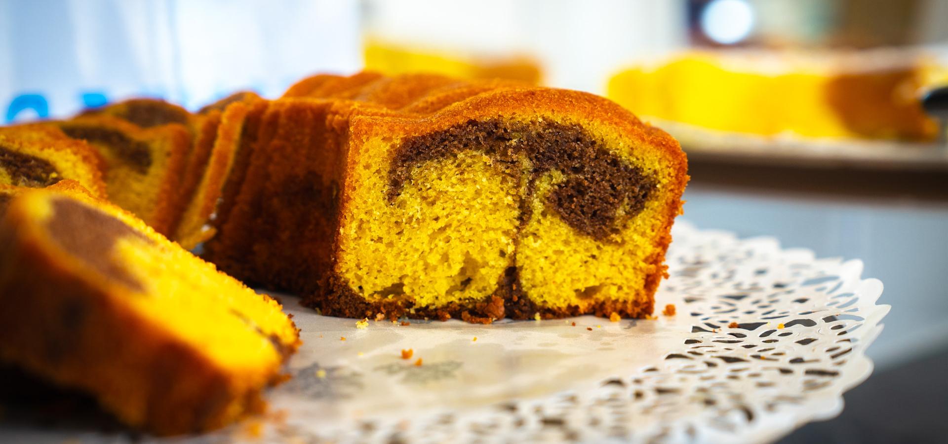 Marble cake on a decorative plate, soft and inviting.